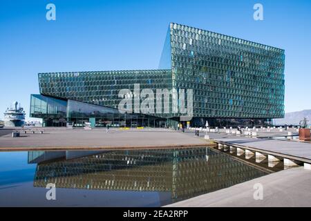 Reykjavik Island - September 5. 2020: Konzert hal Harpa im Stadtzentrum Stockfoto