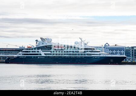 Reykjavik Island - September 5. 2020: Kreuzfahrtschiff Le Bellot am Pier Stockfoto