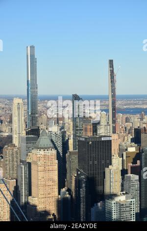 Milliardär's Row, Midtown Manhattan - hoch über dem Central Park die ultra-luxuriösen superhohen Wohnhochhäuser für die Reichen der Welt Stockfoto