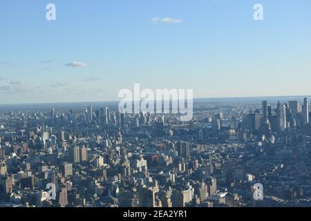 Blick über Manhattan von der Aussichtsplattform Edge aus gesehen Bei Hudson Yards bei Sonnenuntergang Stockfoto