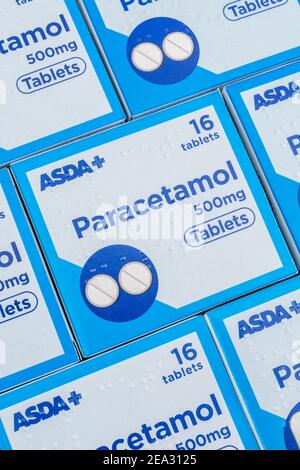 ASDA-eigene Verpackung von Paracetamol-Tabletten. Für rezeptfreie/rezeptfreie Arzneimittel in Großbritannien und Eigenmarken von Supermärkten. Stockfoto