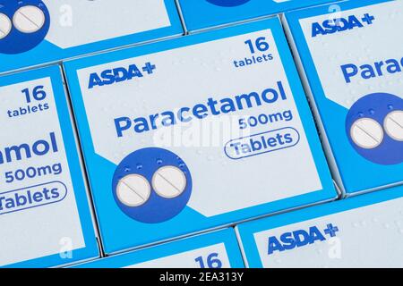 ASDA-eigene Verpackung von Paracetamol-Tabletten. Für rezeptfreie/rezeptfreie Arzneimittel in Großbritannien und Eigenmarken von Supermärkten. Stockfoto