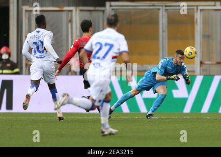 Benevento italienischen Torwart Lorenzo Montipo kontrolliert den Ball während der Serie A Fußballspiel zwischen Benevento gegen UC Sampdoria im Ciro Vigorito Stadium, Benevento, Italien, am 07. Februar 2021 Stockfoto