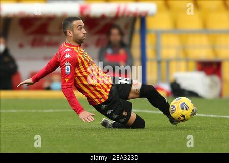 Beneventos italienischer Stürmer Roberto Insigne kontrolliert den Ball während des Fußballspiels der Serie A zwischen Benevento und UC Sampdoria am 07. Februar 2021 im Ciro Vigorito Stadium, Benevento, Italien Stockfoto