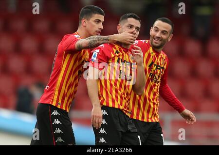 Benevento italienischen Stürmer Gianluca Caprari feiert nach einem Tor während der Serie A Fußballspiel zwischen Benevento vs UC Sampdoria im Ciro Vigorito Stadium, Benevento, Italien, am 07. Februar 2021 Stockfoto