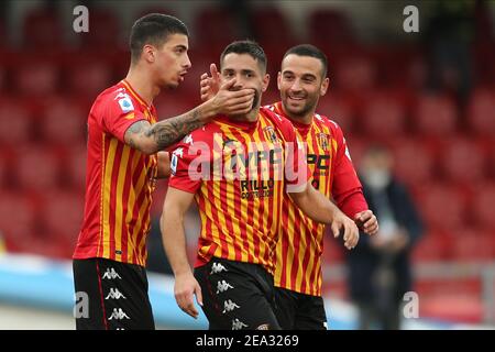 Benevento italienischen Stürmer Gianluca Caprari feiert nach einem Tor während der Serie A Fußballspiel zwischen Benevento vs UC Sampdoria im Ciro Vigorito Stadium, Benevento, Italien, am 07. Februar 2021 Stockfoto