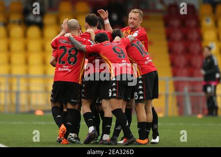 Benevento italienischen Stürmer Gianluca Caprari feiert nach einem Tor mit seinem Team während der Serie A Fußballspiel zwischen Benevento vs UC Sampdoria im Ciro Vigorito Stadium, Benevento, Italien, am 07. Februar 2021 Stockfoto