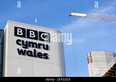 Cardiff, Wales - Februar 3rd 2021: Allgemeine Ansicht von BBC Cymru Wales New Broadcasting House, Central Square, Cardiff, Wales Stockfoto