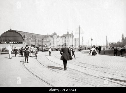 Foto des späten 19th. Jahrhunderts - Bahnhof, Amsterdam, Niederlande 1890 Stockfoto