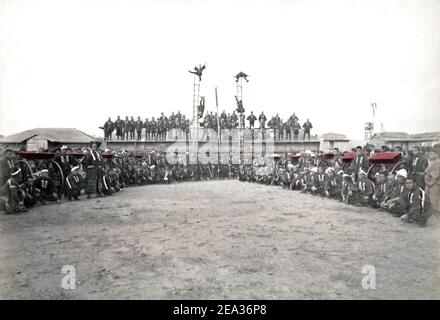 Foto aus dem späten 19th. Jahrhundert - Feuerwehr, Feuerwehr, akrobatische Darstellung, Japan, c.1880 Stockfoto