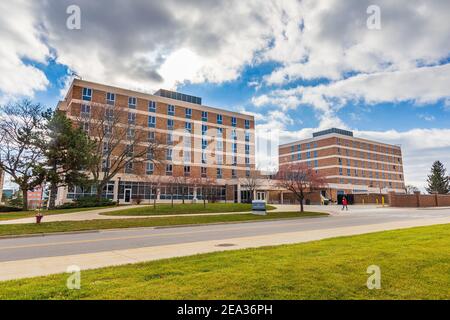 ROCHESTER, MI, USA - NOVEMBER 11: East Vandenberg Hall am 11. November 2020 an der Oakland University in Rochester, Michigan. Stockfoto