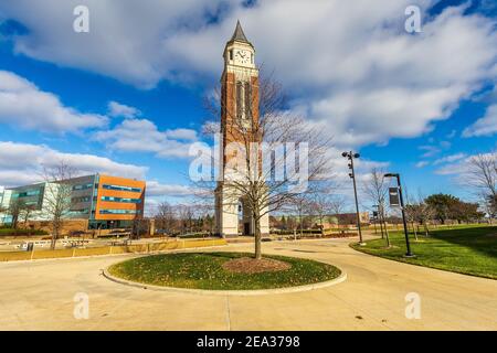 ROCHESTER, MI, USA - 11. NOVEMBER: Elliott Tower am 11. November 2020 an der Oakland University in Rochester, Michigan. Stockfoto