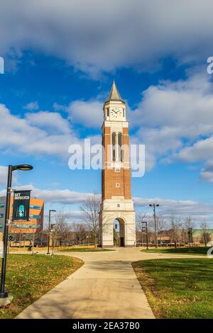 ROCHESTER, MI, USA - 11. NOVEMBER: Elliott Tower am 11. November 2020 an der Oakland University in Rochester, Michigan. Stockfoto