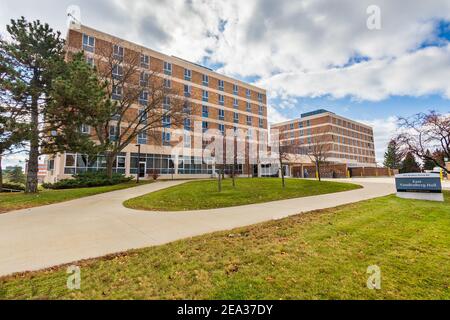 ROCHESTER, MI, USA - NOVEMBER 11: East Vandenberg Hall am 11. November 2020 an der Oakland University in Rochester, Michigan. Stockfoto