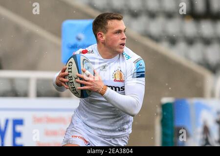 Newcastle, Großbritannien. Februar 2021, 07th. Sam Simmonds von Exeter Chiefs mit dem Ball in Newcastle, UK am 2/7/2021. (Foto von Iam Burn/News Images/Sipa USA) Quelle: SIPA USA/Alamy Live News Stockfoto