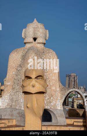 Lüftungsturm auf dem Dach, Casa Mila oder La Pedrera, Barcelona, Katalonien, Spanien Stockfoto