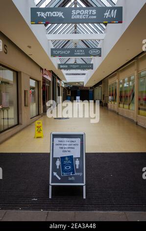 Chester; Großbritannien: 29. Jan 2021: Eingang der Eastgate Street zum Grosvenor Shopping Centre, das vorübergehend während der Corona Virus Sperre geschlossen ist. Stockfoto