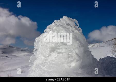 Das Skigebiet Jahorina liegt in der Nähe der bosnischen Hauptstadt Sarajevo. Das Wintersportgebiet liegt zwischen den Höhen von 1.300 und 1.916 m. Stockfoto