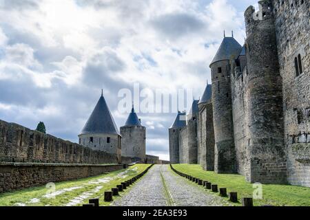 Die mittelalterliche historische Festungsstadt Carcassonne in Südfrankreich, Hochburg der okzitanischen Katharer Stockfoto