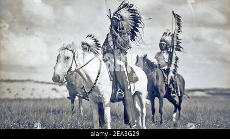 SIOUX HÄUPTLINGE nicht identifizierte Sioux Häuptlinge fotografiert von Edward S. Curtis im Jahr 1905 Stockfoto