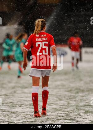 Bromley, Großbritannien. Februar 2021, 07th. Lois Heuchan (#25 CHARLTON ATHLETIC) während des FA Women's Championship Matches zwischen Charlton Athletic und Liverpool in Hayes Lane, Bromley Credit: SPP Sport Press Photo. /Alamy Live Nachrichten Stockfoto