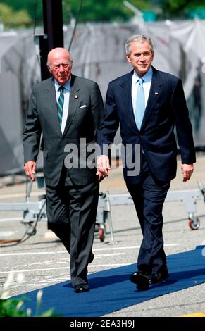 **Datei Foto** George Shultz Ist Verstorben. Der ehemalige Staatssekretär George P. Shultz, Präsident George W. Bush, kommt zu einer Grundsteinlegung für das neue Hauptquartier und das öffentliche Bildungszentrum des US-amerikanischen Instituts für Frieden in Washington, DC, 5. Juni 2008. Quelle: Aude Guerrucci/Pool via CNP/MediaPunch Stockfoto