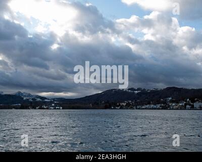 Vor einem Wintersturm am Traunsee Stockfoto