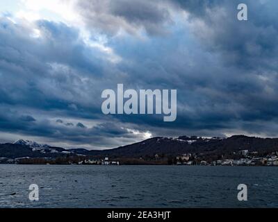 Vor einem Wintersturm am Traunsee Stockfoto