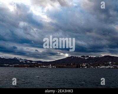 Vor einem Wintersturm am Traunsee Stockfoto