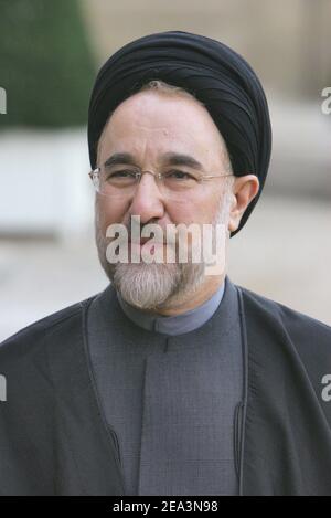 Irans Präsident Mohammad Khatami verlässt am 5. April 2005 den Elysee-Palast in Paris, Frankreich. Foto von Mousse/ABACA. Stockfoto