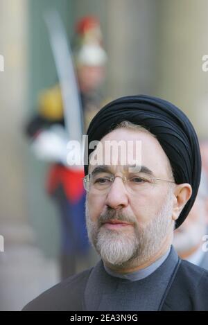 Irans Präsident Mohammad Khatami verlässt am 5. April 2005 den Elysee-Palast in Paris, Frankreich. Foto von Mousse/ABACA. Stockfoto