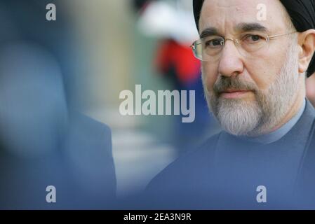 Irans Präsident Mohammad Khatami verlässt am 5. April 2005 den Elysee-Palast in Paris, Frankreich. Foto von Mousse/ABACA. Stockfoto