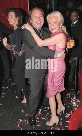 Lili Saran mit Prinz Faycal Bey von Tunesien besuchen die Geburtstagsfeier der französischen Comtesse De Montgelas im l'Etoile Club in Paris, Frankreich am 7. April 2005. Foto von Benoit Pinguet/ABACA. Stockfoto