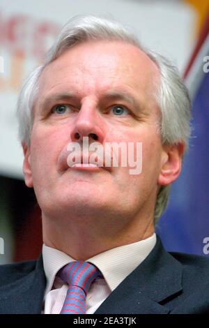 Der französische Außenminister Michel Barnier während einer Konferenz über die europäische Verfassung am 14. April 2005 in der Luminy-Universität in Marseille, "Euromed". Foto von Gerald Holubowicz/ABACA. Stockfoto