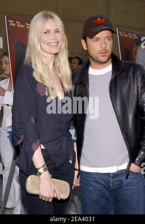 'Claudia Schiffer und Matthew Vaughn besuchen die Premiere von ''Layer Cake'' im Ägyptischen Theater. Los Angeles, 2. Mai 2005. Foto von Lionel Hahn/ABACA.' Stockfoto