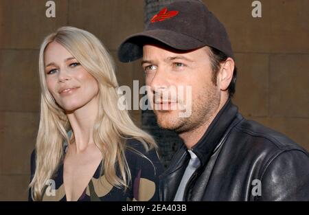 'Claudia Schiffer und Matthew Vaughn besuchen die Premiere von ''Layer Cake'' im Ägyptischen Theater. Los Angeles, 2. Mai 2005. Foto von Lionel Hahn/ABACA.' Stockfoto