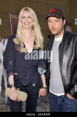 'Claudia Schiffer und Matthew Vaughn besuchen die Premiere von ''Layer Cake'' im Ägyptischen Theater. Los Angeles, 2. Mai 2005. Foto von Lionel Hahn/ABACA.' Stockfoto