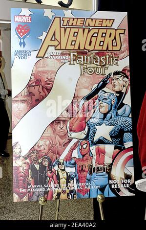 'Das Frontcover eines Marvel-Comicbuches, das am 28. April 2005 bei einer Pentagon-Zeremonie in Washington DC, USA, enthüllt wurde. Das Comic-Buch wird kostenlos an US-Streitkräfte im Irak und auf der ganzen Welt verteilt werden. Mit den Avengers, Fantastic Four, Spider-man und anderen Marvel-Helden wird der Comic eine Auflage von einer Million Exemplaren haben und über die Militärbörsen verteilt werden. Die ersten 150.000 Exemplare werden an Mitarbeiter im Nahen Osten verteilt. Das Comic ist Teil von "America Supports You", einer Kampagne des Verteidigungsministeriums, die private Bürger, Gemeinden und Unternehmen fördert Stockfoto