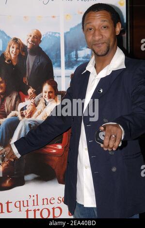 Der französische Schauspieler und Schauspieler Edouard Montoute nimmt am 3. Mai 2005 an der Premiere von Laurent Dussaux' neuestem Film 'Avant qu'il ne soit trop tard' im UGC Bercy in Paris Teil. Foto von Giancarlo Gorassini/ABACA. Stockfoto