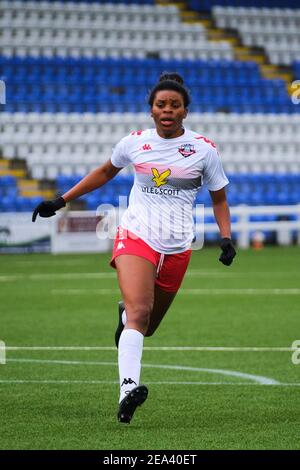 Coventry, Großbritannien. Februar 2021, 07th. INI Umotong (#15 Lewes) in Aktion während des FA Women's Championship Matches zwischen Coventry United und Lewes in der Butts Park Arena in Coventry, England. Kredit: SPP Sport Presse Foto. /Alamy Live Nachrichten Stockfoto