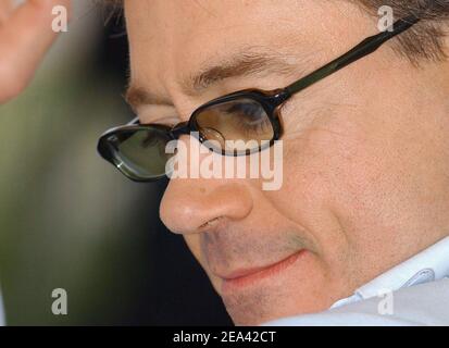US-Schauspieler Robert Downey Jr posiert bei einer Fotowand für den Film 'Kiss Kiss Bang Bang' des US-Regisseurs Shane Black im Rahmen des Filmfestivals 58th in Cannes, Südfrankreich, Freitag, 14. Mai 2005. Foto von Hahn-Nebinger-Klein/ABACA Stockfoto