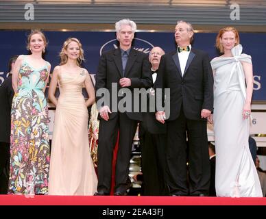 Julie Delpy, Jim Jarmusch, Bill Murray und Tilda Swinton kommen zur Vorführung des Films 'Broken Flowers' von Jim Jarmusch bei den Internationalen Filmfestspielen von Cannes 58th in Cannes, Südfrankreich, am 17. Mai 2005. Foto von Hahn-Klein-Nebinger/ABACA Stockfoto