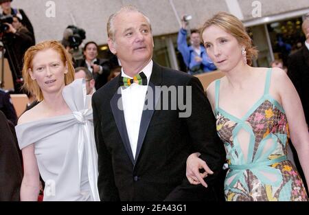 Tilda Swinton, Julie Delpy und Bill Murray kommen am 17. Mai 2005 zur Vorführung des Films "Broken Flowers" von Jim Jarmusch bei den Internationalen Filmfestspielen von Cannes 58th in Cannes, Südfrankreich, an. Foto von Hahn-Klein-Nebinger/ABACA Stockfoto