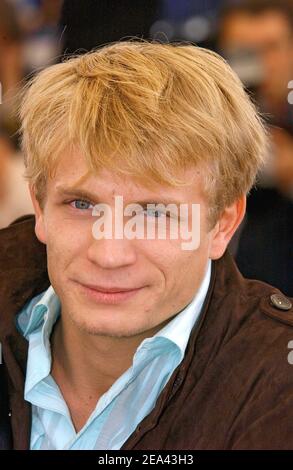 Das Cast-Mitglied Jeremie Renier posiert beim Fotocall für den Film "das Kind" der belgischen Regisseure Jean-Pierre und Luc Dardenne während der Internationalen Filmfestspiele von Cannes 58th am 17. Mai 2005 in Cannes, Südfrankreich. Foto von Hahn-Klein-Nebinger/ABACA. Stockfoto