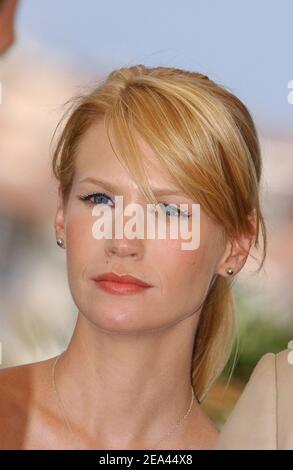 US-Schauspielerin und Cast-Mitglied January Jones posiert bei einer Fotoschau für Tommy Lee Jones Film "die drei Begräbnisse von Melquiades Estrada" im Wettbewerb bei den Internationalen Filmfestspielen von Cannes 58th, in Cannes, Südfrankreich, am 20. Mai 2005. Foto von Hahn-Nebinger-Klein/ABACA Stockfoto