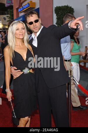 Russell Crowe und Frau Danielle Spencer besuchen Universal Pictures' Weltpremiere von "Cinderella man", die am 23. Mai 2005 auf dem Universal City Walk in Universal City, Kalifornien, stattfand. Foto von Lionel Hahn/ABACA Stockfoto