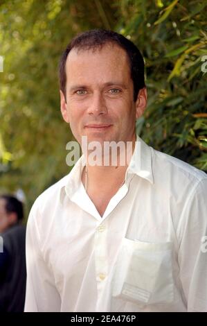 Der französische Schauspieler Christian Vadim posiert im Roland Garros 'VIP Village' während der French Tennis Open 2005 bei Roland-Garros in Paris, Frankreich am 27. Mai 2005. Foto von Gorassini-Zabulon/ABACA. Stockfoto