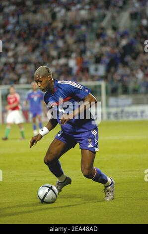 Der französische Djibril Cisse bei einem Freundschaftsspiel gegen Ungarn im Stadion Saint Symphorien in Metz, Ostfrankreich, am 31. Mai 2005. Frankreich gewann 2-1. Foto von Nicolas Gouhier/Cameleon/ABACA. Stockfoto