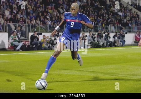 Der französische Djibril Cisse bei einem Freundschaftsspiel gegen Ungarn im Stadion Saint Symphorien in Metz, Ostfrankreich, am 31. Mai 2005. Frankreich gewann 2-1. Foto von Nicolas Gouhier/Cameleon/ABACA. Stockfoto