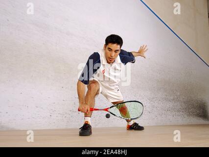 Der französische Weltmeister im Squash Thierry Lincou während einer Fotosession in Vincennes, bei Paris, Frankreich, am 1. Juni 2005. Foto von Stephane Kempinaire/CAMELEON/ABACA. Stockfoto